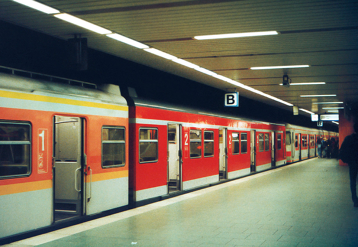 420 Bunt gemischt in Frankfurt Hbf (tief), März 1990